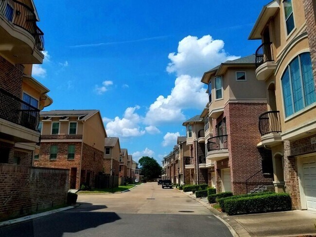 Building Photo - 7907 Bachwood Dr Dr