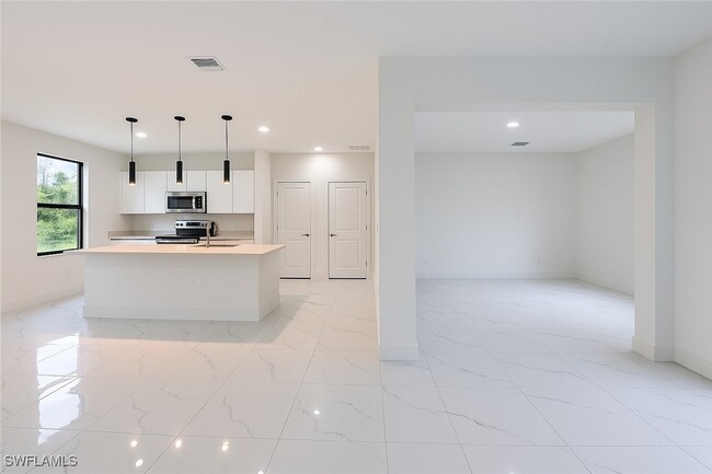 Foto del edificio - 3304 67th St W