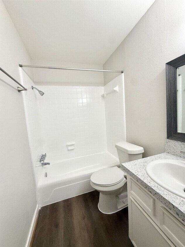 Foto del edificio - 321 E Cedar St
