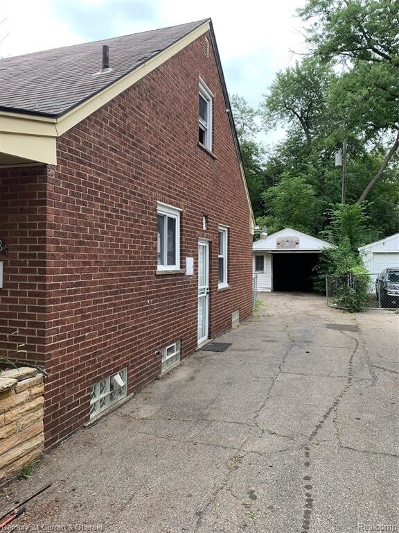 Building Photo - 17242 Lenore Ave