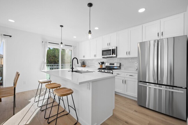 Foto del edificio - Newly Remodeled and Fully furnished- Mission Beach 5 bed 3 baths.