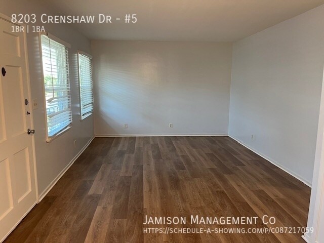Foto del edificio - 8203 Crenshaw Dr