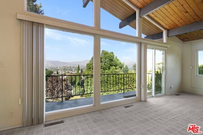 Building Photo - 4628 Nob Hill Dr