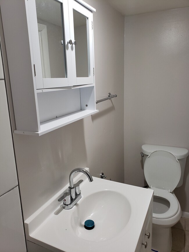 1st floor bathroom - 1926 Gough St