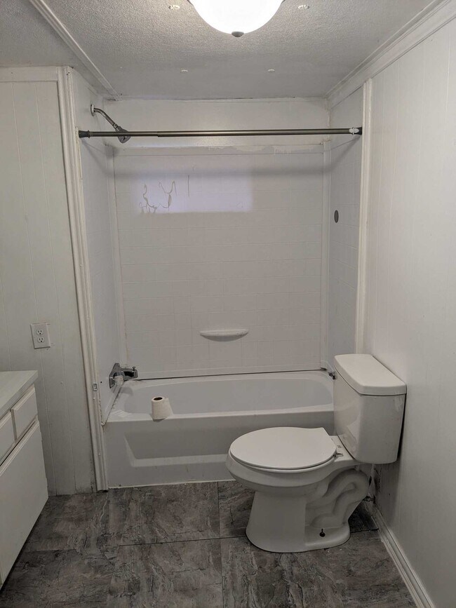 Foto del edificio - 195 Fernwood Dr