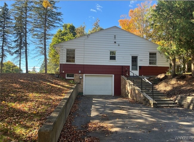 Building Photo - 656 Girard Ave