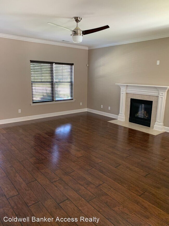 Building Photo - 4 br, 2.5 bath House - 1061 Woodland Dr.