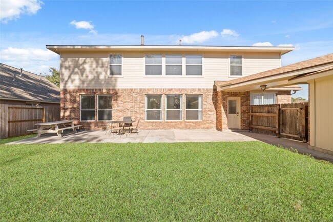 Foto del edificio - 2618 Bridgestone Park Ln