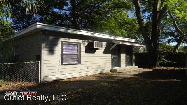 Building Photo - 718 Putnam Ave