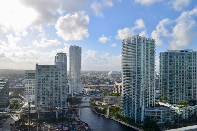 Foto del edificio - 68 SE 6th St