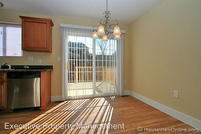 Building Photo - 2271 Garrett Ln