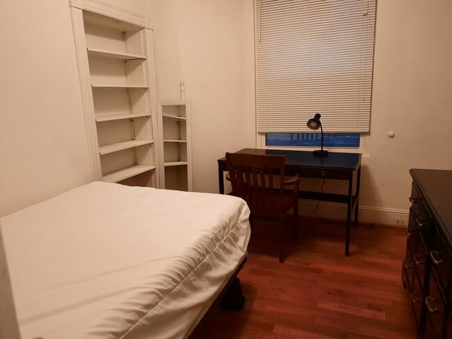 room2 - 1693 35th St NW