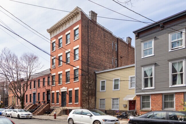 Building Photo - 109 Erie St