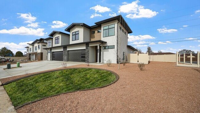 Foto del edificio - Brand-New Luxury Duplex with Monument Views in Fruita!