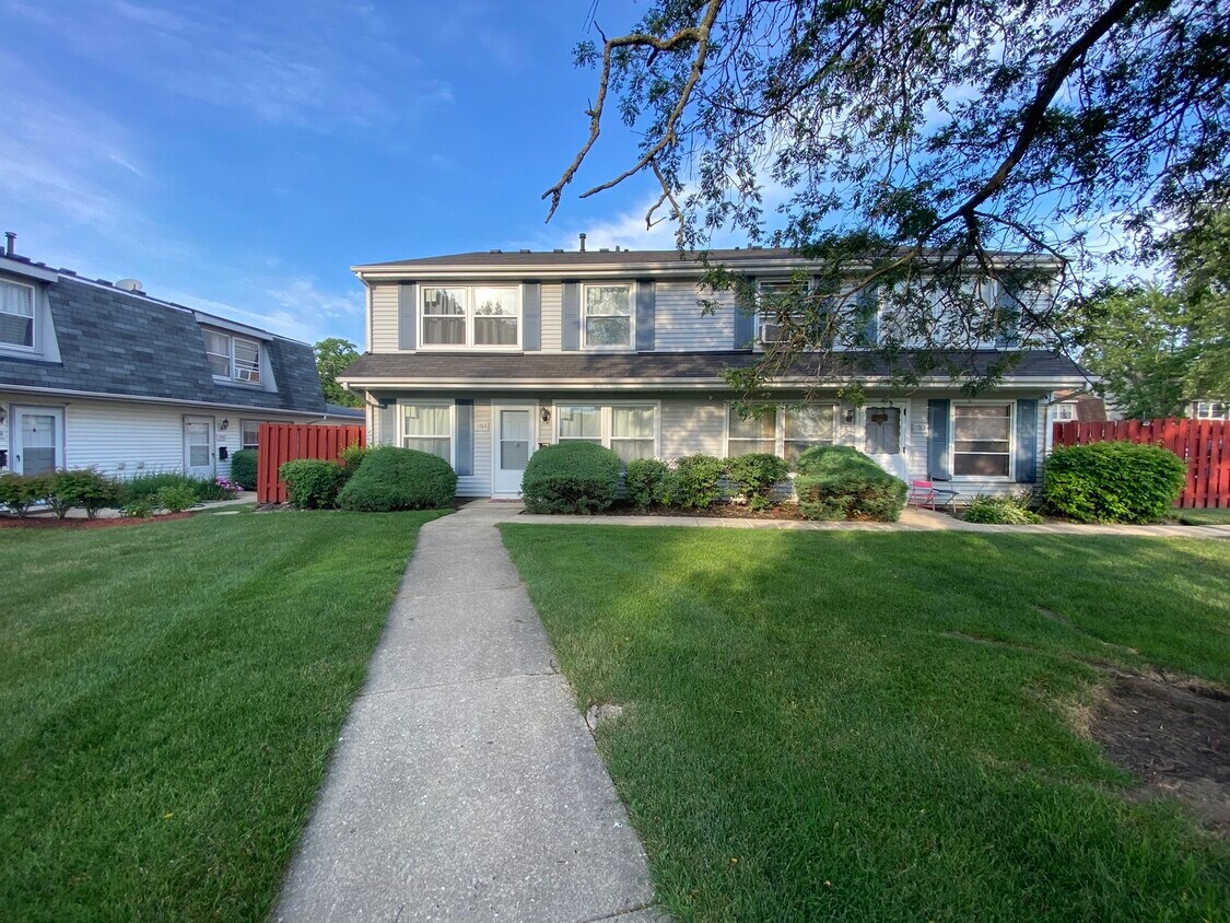 1784 Queensbury Cir, Hoffman Estates, IL 60169 Townhome Rentals in