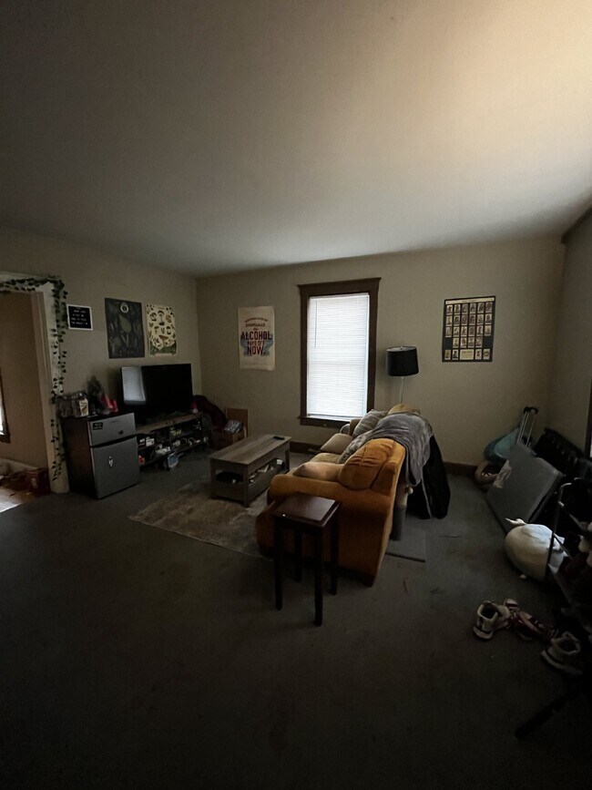 Foto del edificio - 3 Bed 1 Bath close to UWEC! Available July...