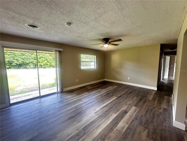 Building Photo - 3700 SE 34th Ct