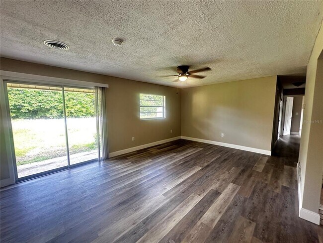 Foto del edificio - 3700 SE 34th Ct