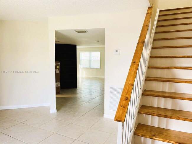 Building Photo - 327 Gulfstream Rd