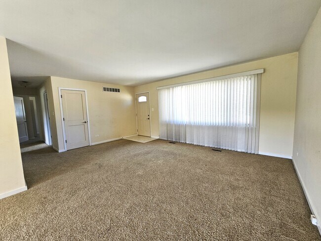 Building Photo - 133 S McHenry Ave
