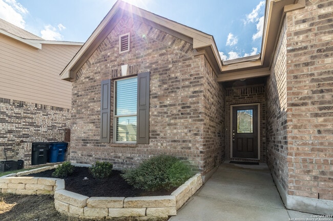 Building Photo - 682 Pond Springs