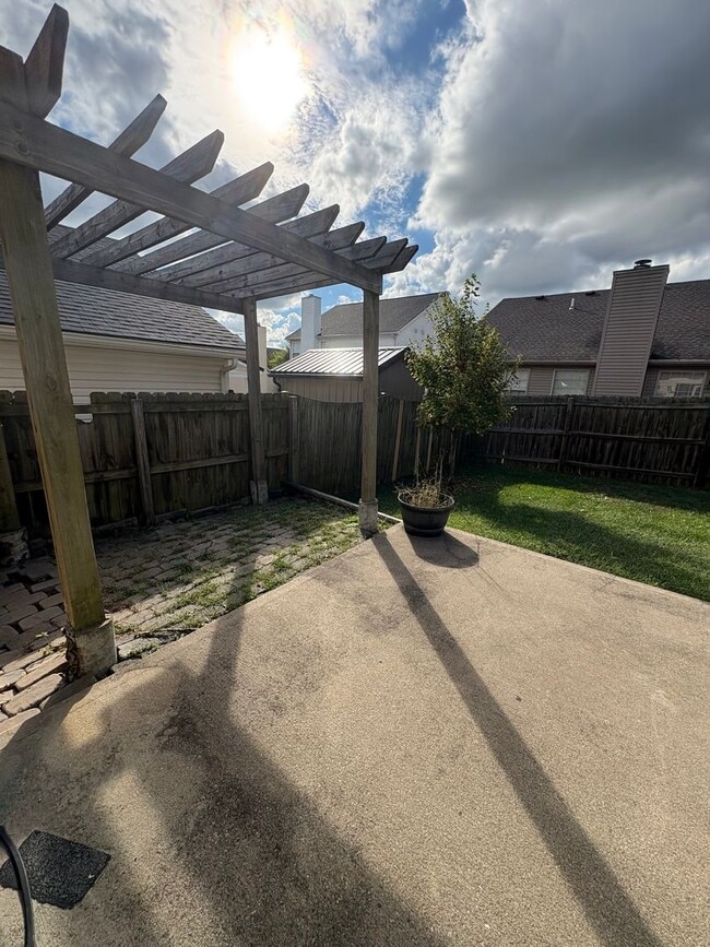 Building Photo - WOW! 3 bedroom/2 bath with garage.