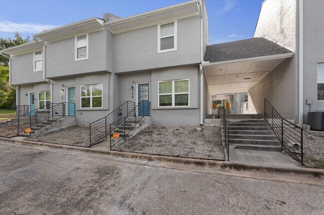 Foto del edificio - 6211 Manor Rd