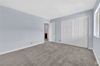 Building Photo - 5242 River Glen Dr