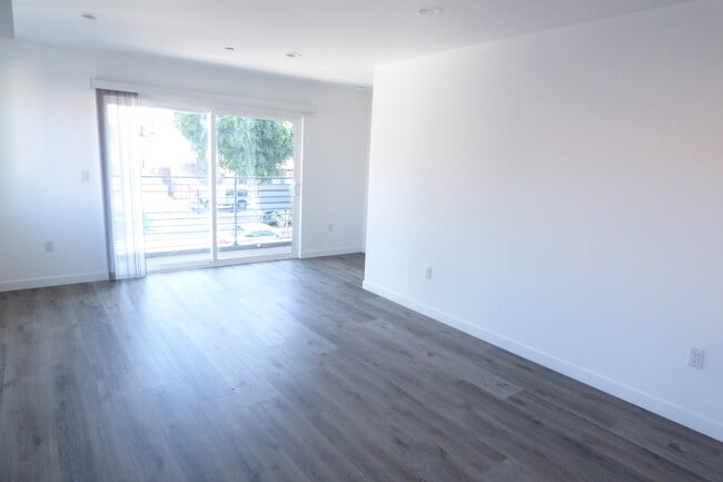 Building Photo - 1119 N Berendo St