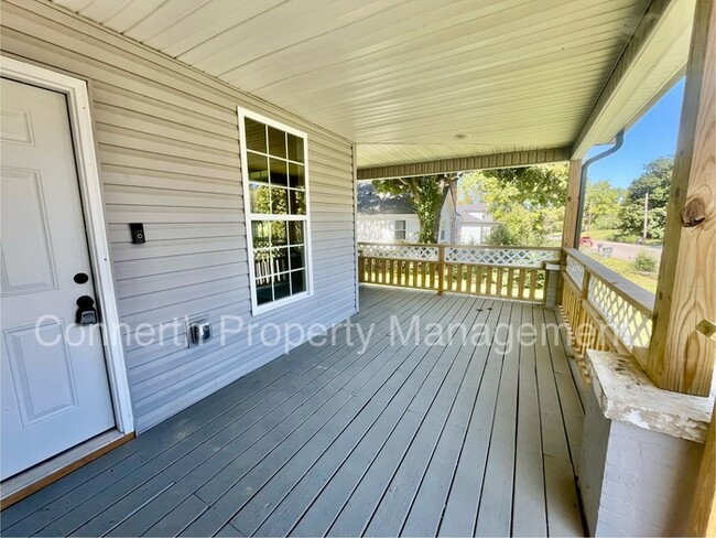 Building Photo - 774 Gracey Ave