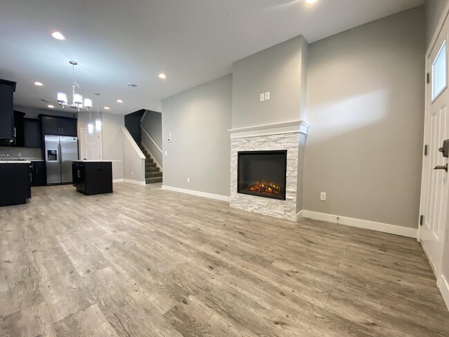 Building Photo - 686 Stone Haven Dr NE