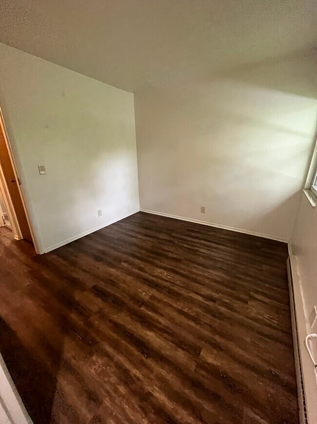 Foto del edificio - 107 Forest Ln