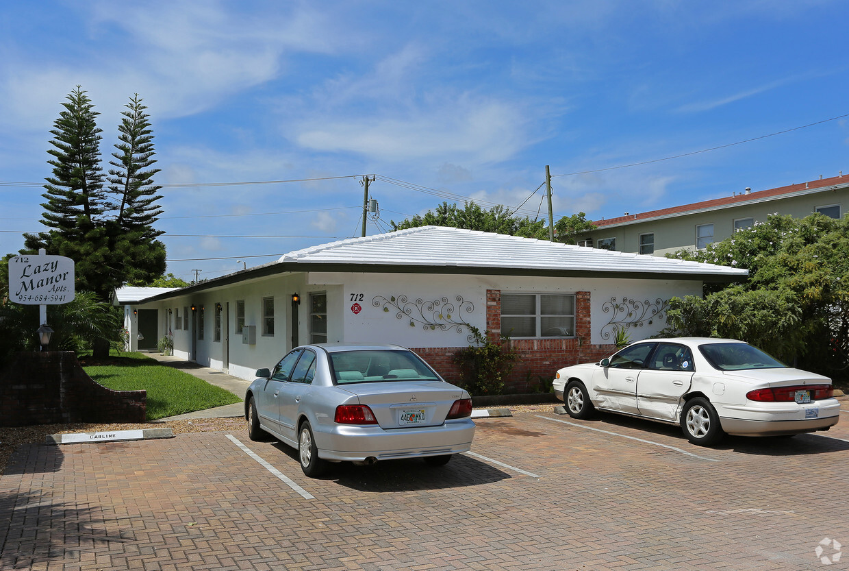 Primary Photo - Lazy Manor Apartments