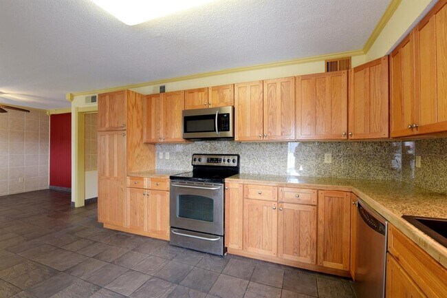 Building Photo - 1207 W Wall St