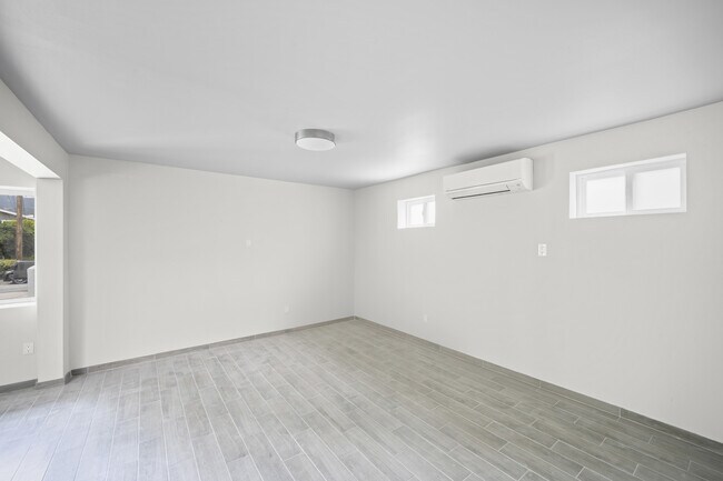 Building Photo - 3315 Mary St