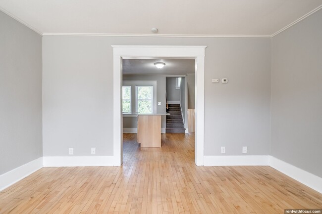 Interior Photo - 1202-1318 Summit Ave.