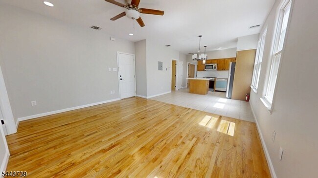 Building Photo - 9 Schuyler Ct