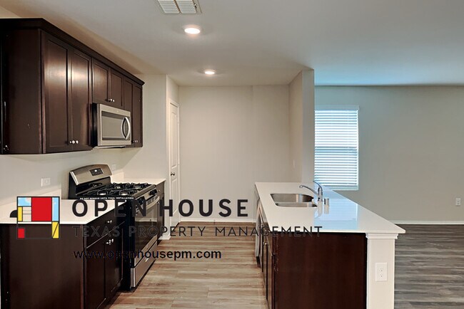 Building Photo - 437 Falling Star Dr, Haslet