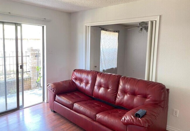 Foto del edificio - 2750 Holly Hall St
