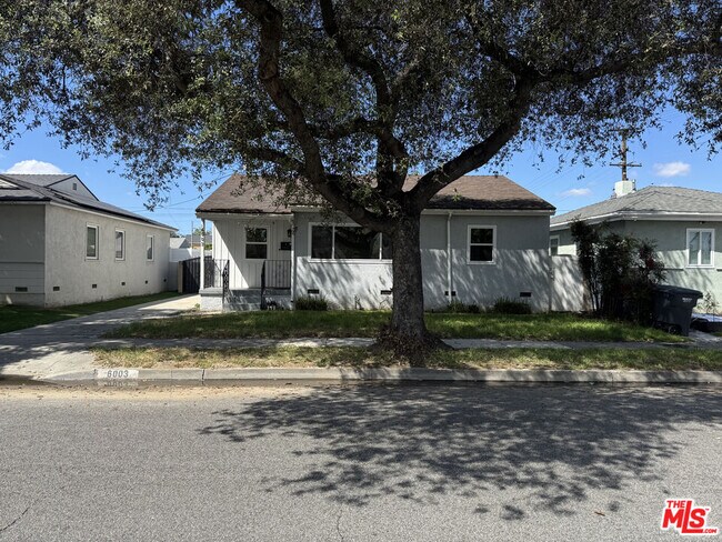 Foto del edificio - 6003 Bellflower Blvd