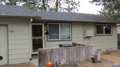 Building Photo - 351 SE Wildcat Dr