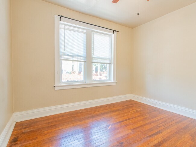 Building Photo - 4123 Castleman Avenue, Unit 2W