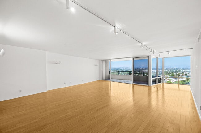 Building Photo - 4316 Marina City Dr