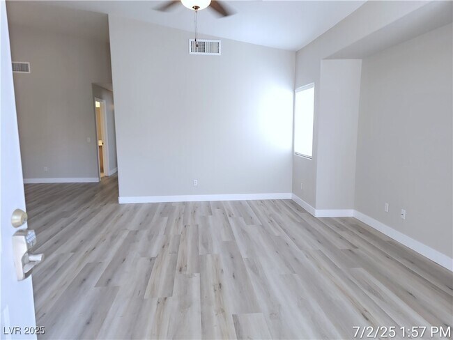 Foto del edificio - 7450 S Eastern Ave