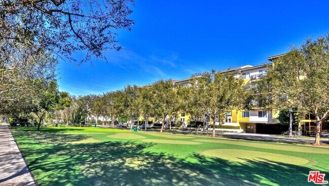 Foto del edificio - 6400 Crescent Park E