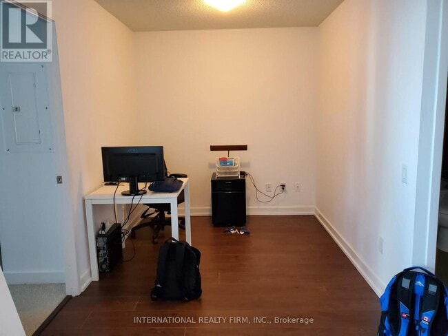 Building Photo - 121 McMahon Dr