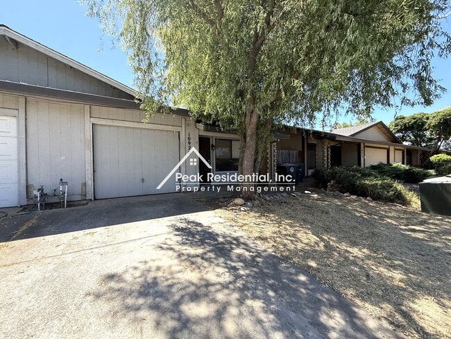 Building Photo - 2bd/2ba Rancho Cordova Updated Duplex With 1 Car Garage!