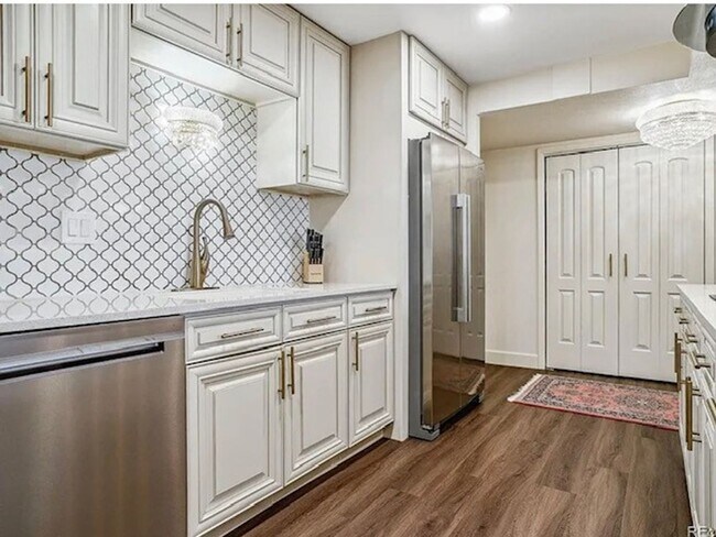 Building Photo - Eastmoor Park Condominiums