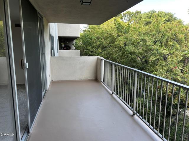 Foto del edificio - 330 W California Blvd