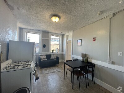 Building Photo - 160 Endicott St